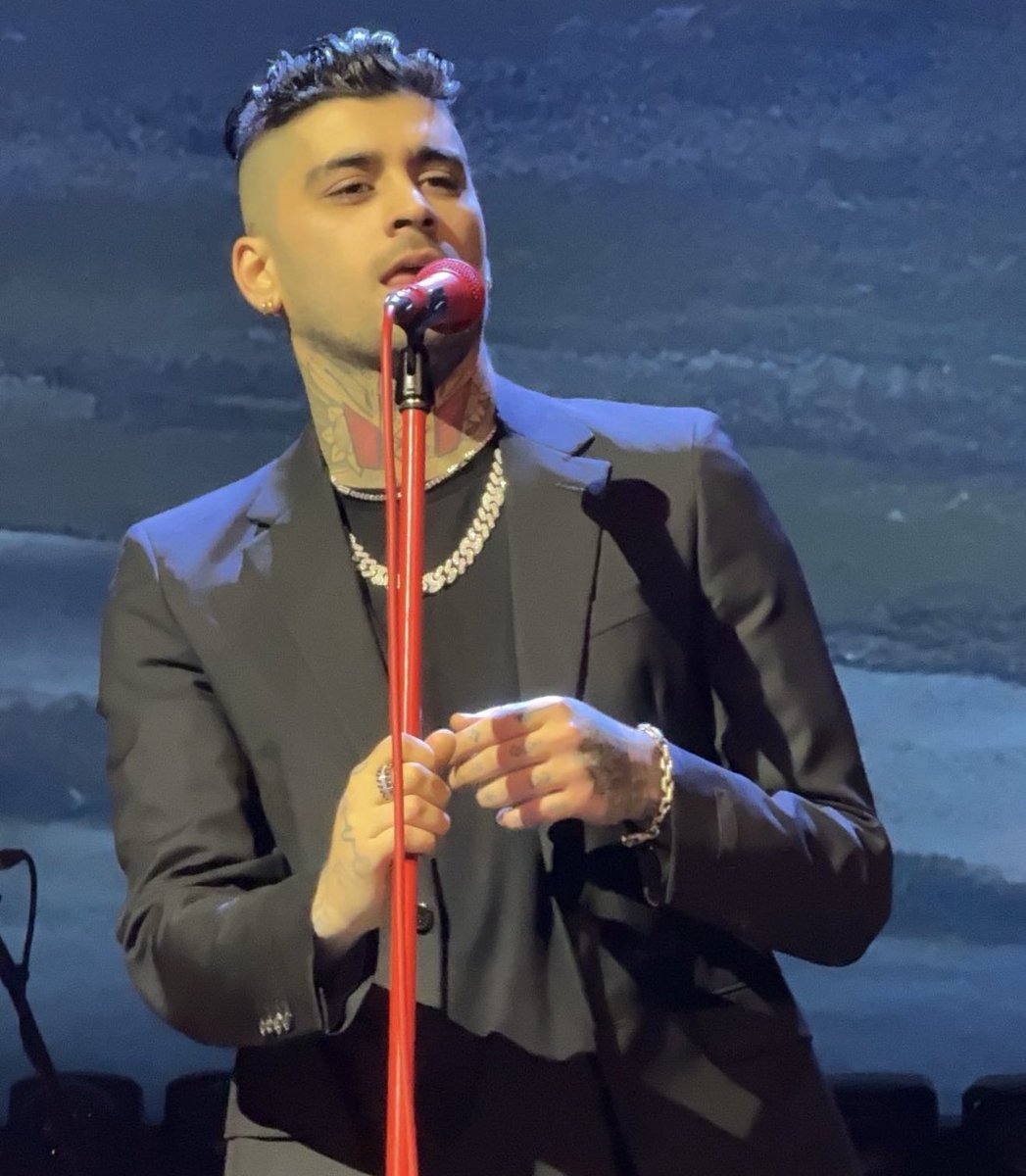 93PROJECTZ's tweet photo. ZAYN en su show de las Vegas #ZaynSTTSTourLasVegas https://t.co/kAtK8RR8lB