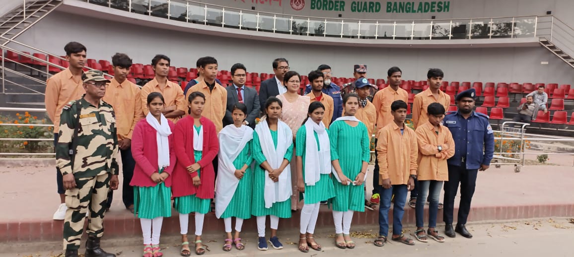 ভারতে পাচার হওয়া ১৬ কিশোর- কিশোরীকে বেনাপোলে হস্তান্তর