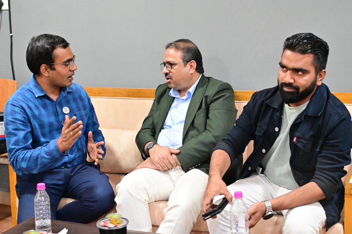 MuncipalRaipur's tweet photo. Innov8, the leading co-working space in Raipur, hosted the 1st Startup Meet organized by Businessgarh. Speaker Shri Roni Mondal delivered the welcome address as 30+ startups gathered for insightful discussions and networking.
#innov8 #Chhattisgarh #raipurnagarnigam https://t.co/oBJmkIg1au