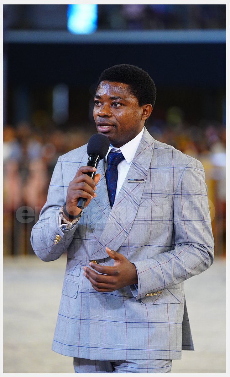 Evangelist James has now joined congregants for the sermon. Be blessed, in Jesus’ name.