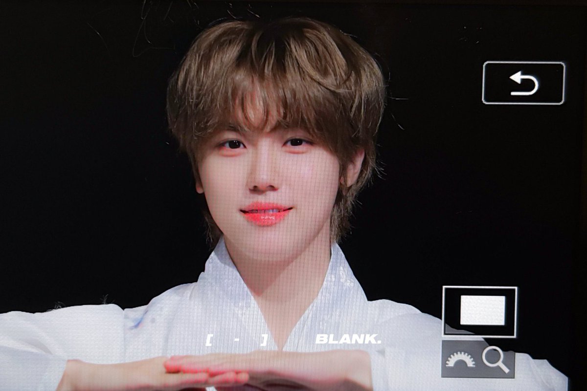 성민이 어떤 머리색을 하든 얼굴은 한결같이 귀여움 #안성민