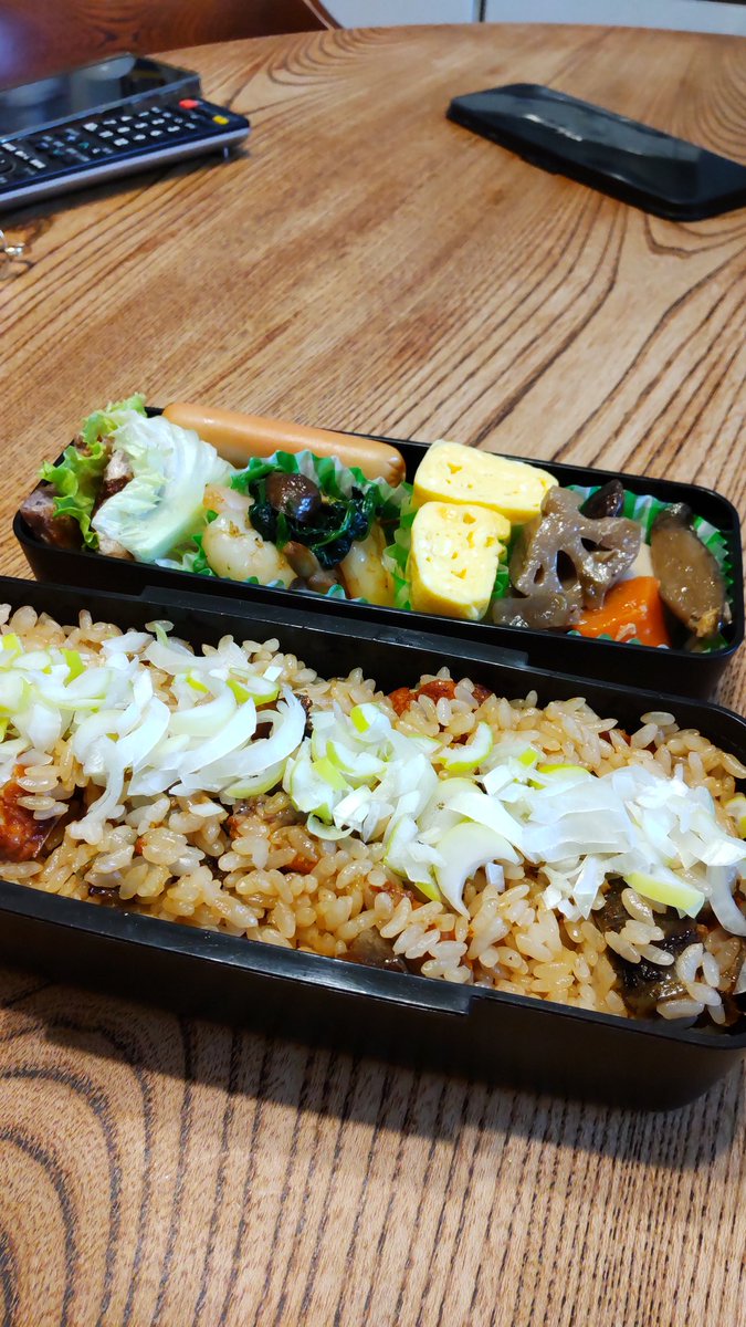 この週末は長男と2人だったが朝食、弁当、夕食となんだか忙しかった🤔
極めつけは23時前に呼び出しを食らったこと…🥃
そこにはとんでもねー酔っ払いがいた😆😆😆

#燻製
#男飯
#弁当
#酔っ払い