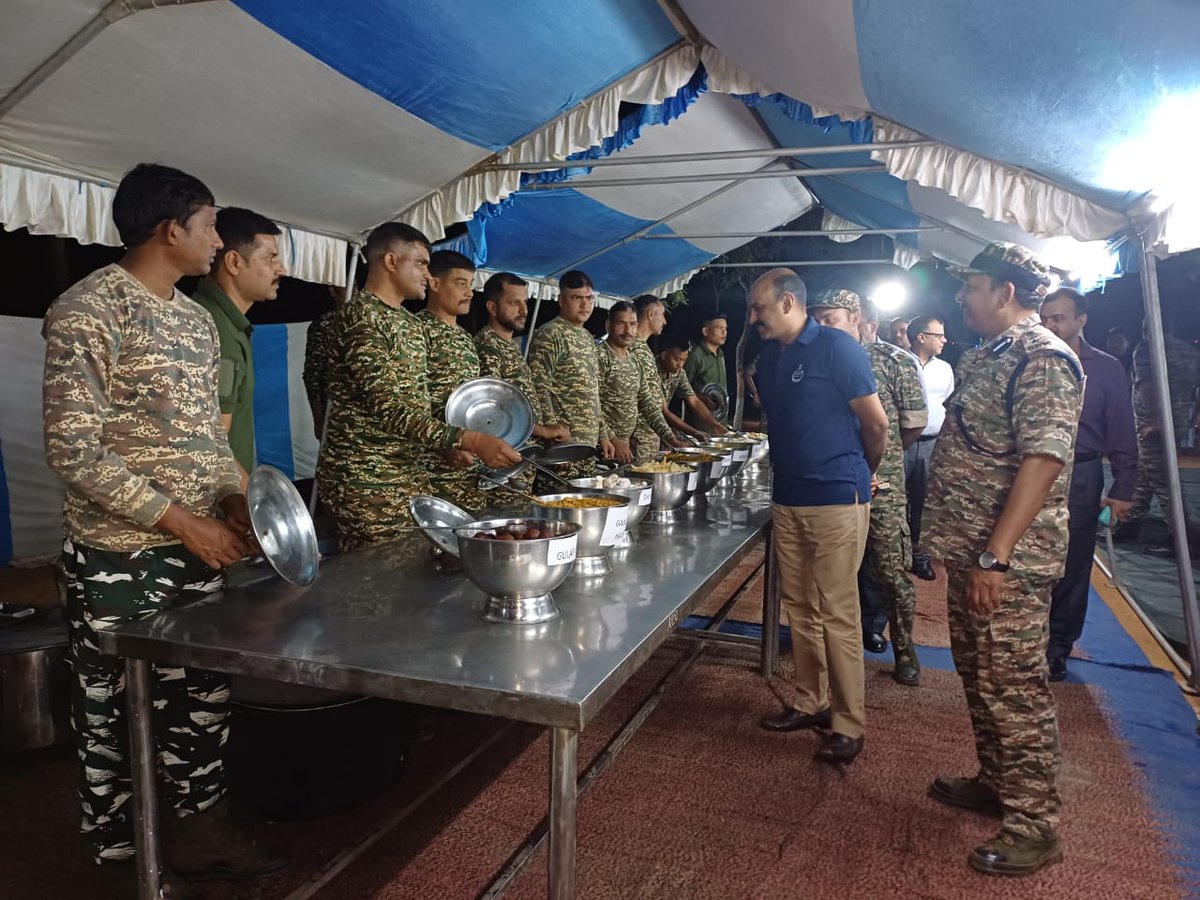 crpfindia's tweet photo. Commander’s Presence, Troops’ Inspiration!

DG #CRPF, @gpsinghips, made a night halt at the Forward Operating Base in Tekalguriam, sharing a meal with his troops and engaging in heartfelt conversations about their families and well-being, boosting morale and solidarity. 

#NationFirst