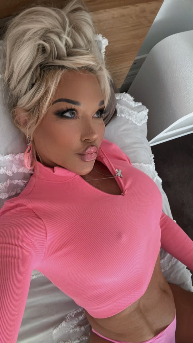 MaryEllenJ34604's tweet photo. In a world full of trends, I choose to stay timeless in pink. 💖

#PinkVibes #BoldAndBeautifu

https://t.co/NR3JtfBnPk https://t.co/o7ZDioA4bh