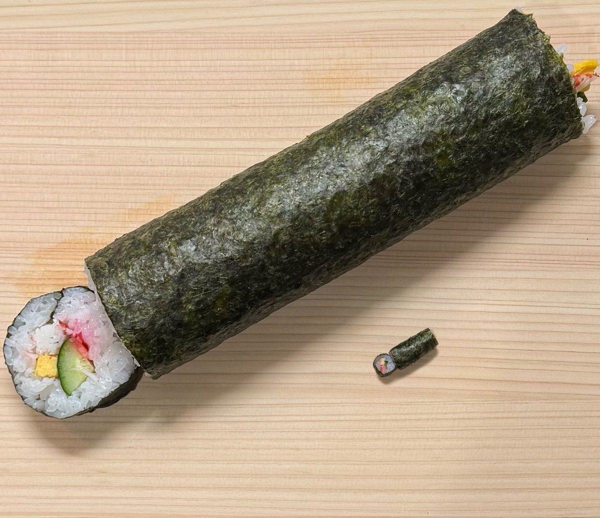 今日は節分の日なので超巨大な恵方巻きを作りました