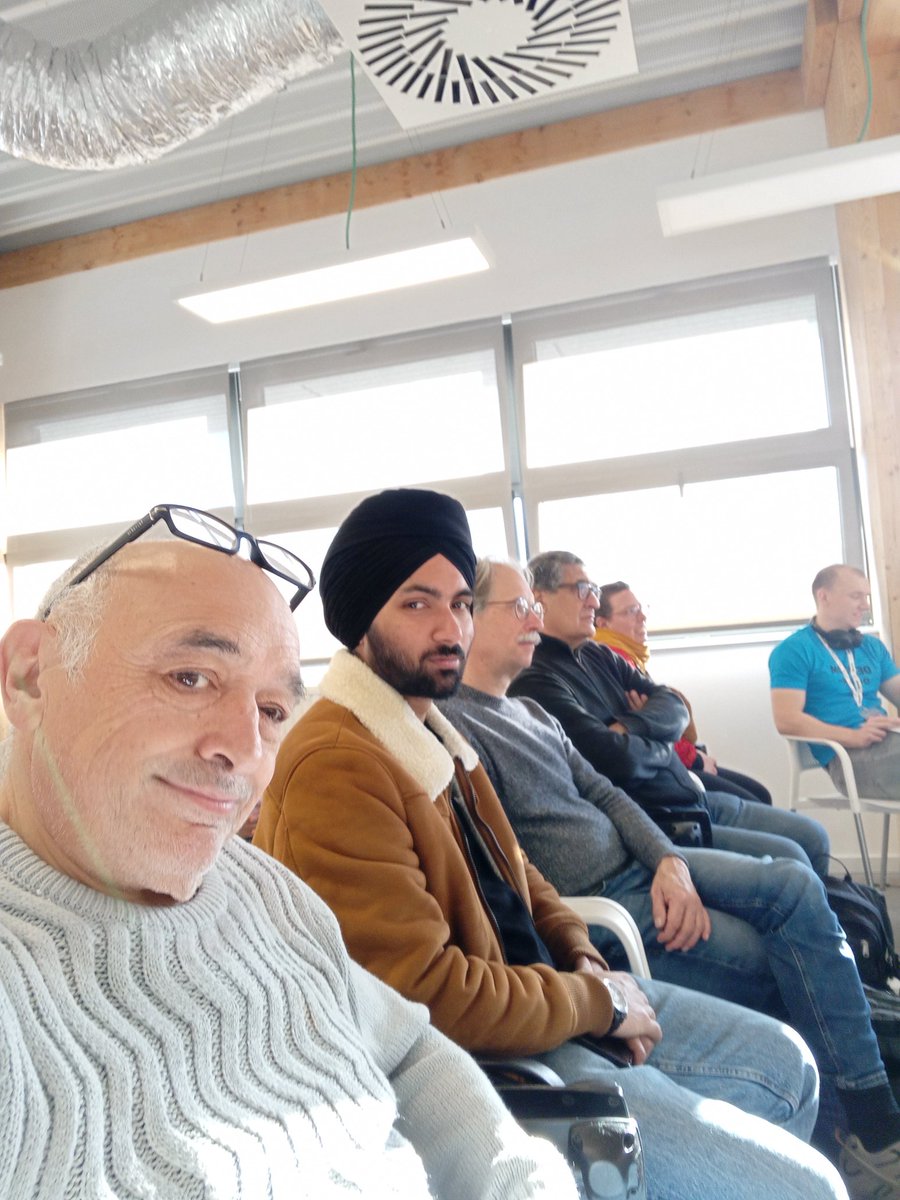 ROBOLOT's tweet image. Right now we&apos;re listening to @richardmillwood tell us how he embroidered his shirt with @turtlestitch, based on @SnapCloud.
@ROBOLOT @Innovadidactic @microblocksfun @arduinoblocks @faberllull