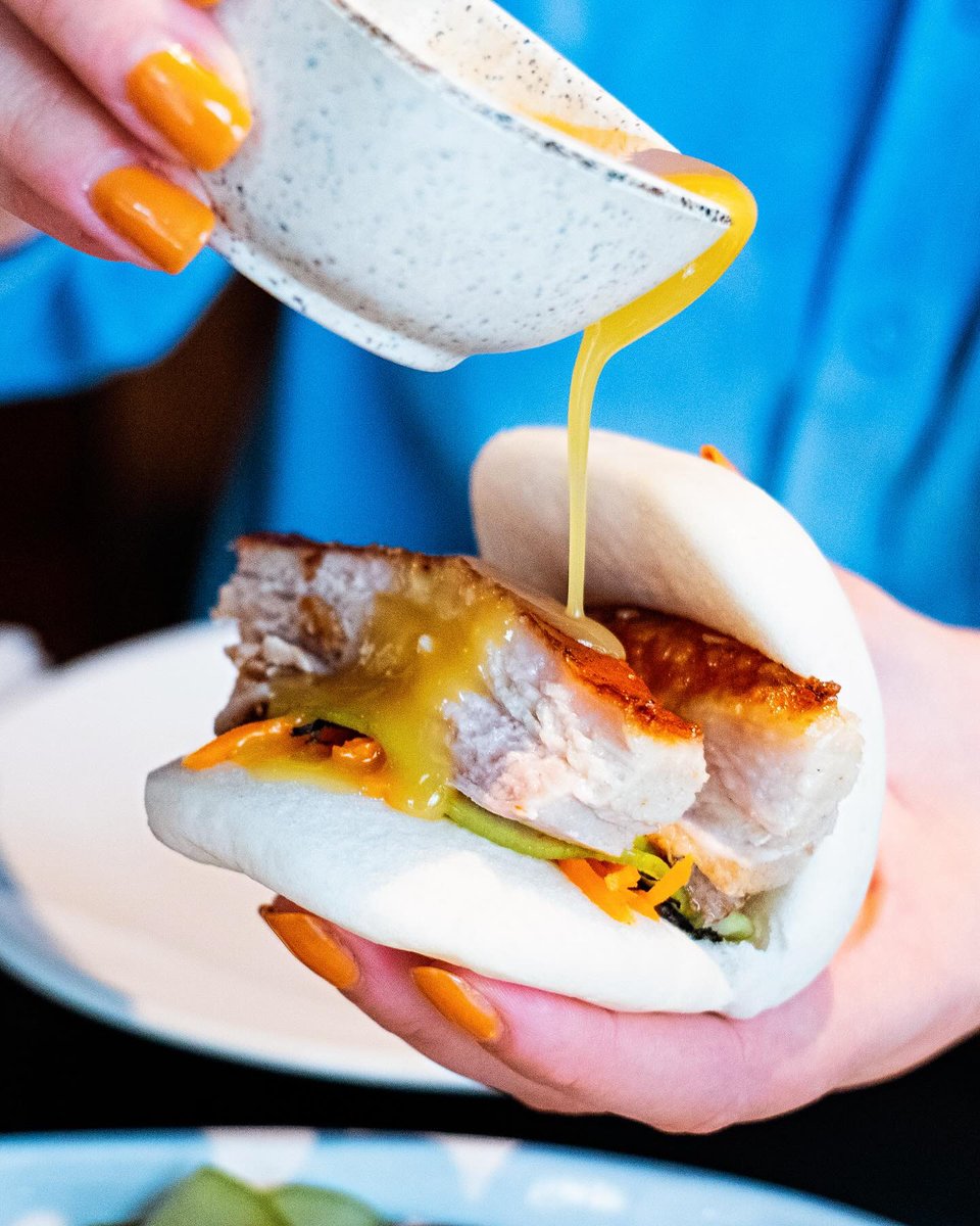 That drip though. 🤤 Who’s dining with us this weekend? 👀

📸 Crispy Piglet Belly.
Mustard miso, apple pickle, carrot pickle. #fleshandbuns #baobuns #bao #londonfoodscene