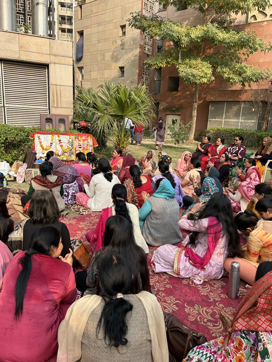 OfficeOfReena's tweet photo. नई दिल्ली विधानसभा में आयोजित कीर्तन एवं बै��क में @KejriwalSunita जी के साथ शामिल हुई। कीर्तन में पूजा-अर्चना कर सभी की खुशहाली की कामना की l

#PhirLayengeKejriwal https://t.co/LacPdlEvl2