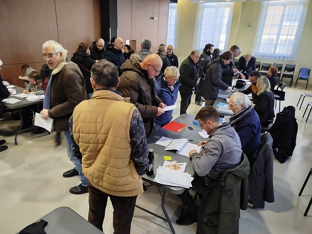 Assemblée générale annuelle, salle Dewailly à #Amiens
Plus d'une centaine de participants, que nous remercions, ainsi que les bénévoles qui ont aidé à sa tenue 🚣🏼‍♂️🦆🦢
#hortillonnages