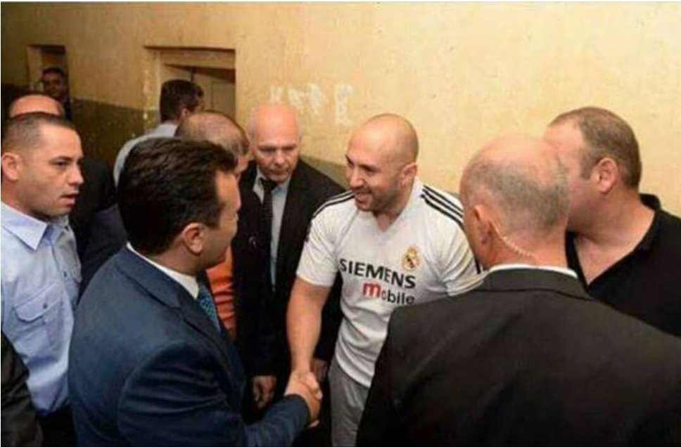 Вака го користеа и случајот со Мартин Нешковски, за да дојдат на власт и да го сменат името.

Па после го пуштија на слобода

Секта гнасна некрофилна