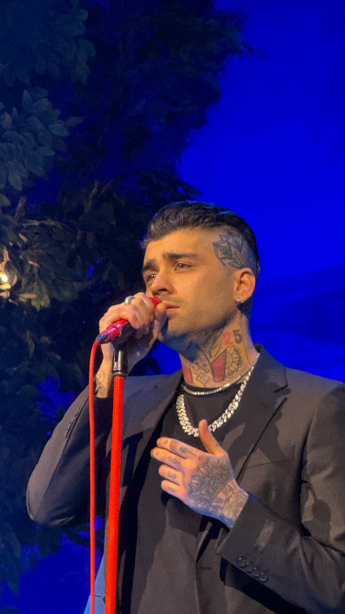 Zayn on stage in Las Vegas tonight.

#ZaynSTTSTour 
#ZaynSTTSTourLasVegas

📷: iamthiany
