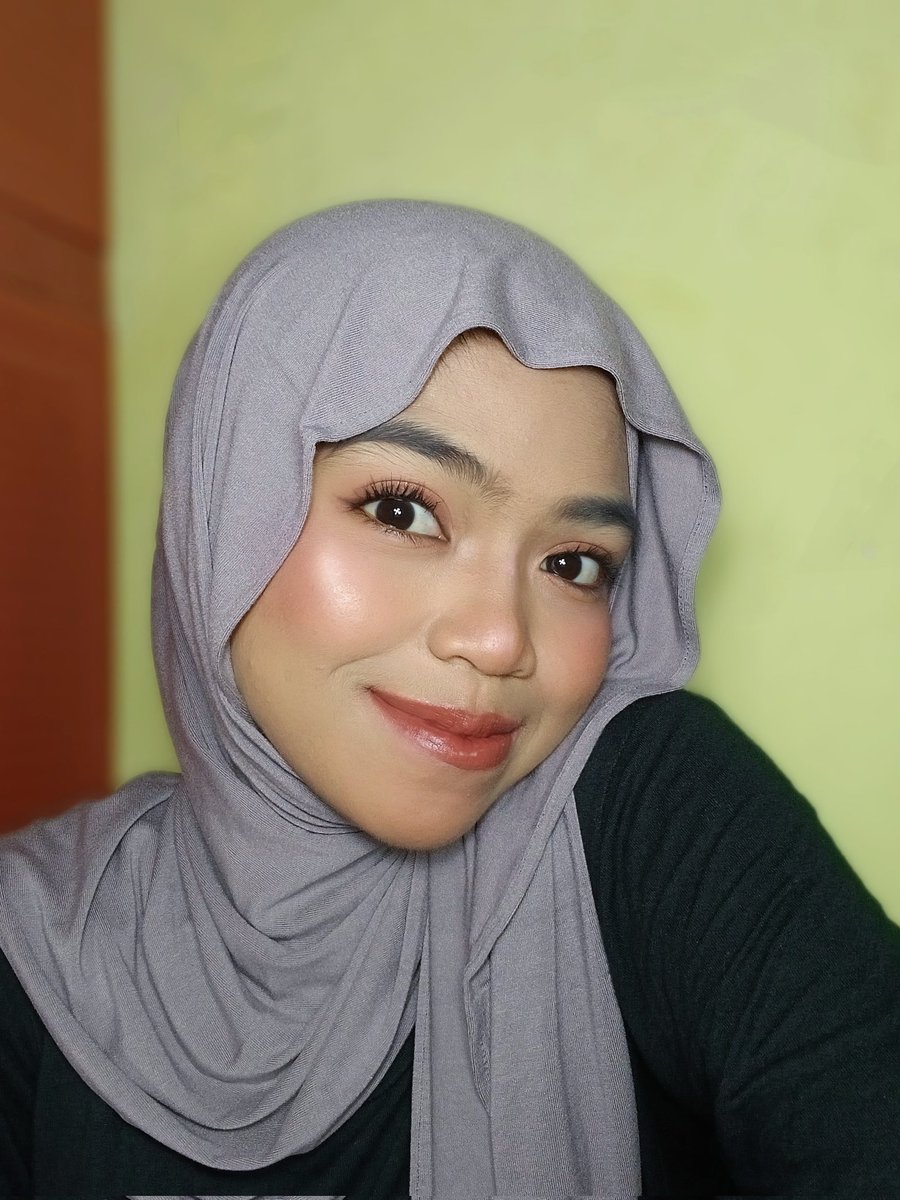 Meisyariindah__'s tweet image. suka bgt sama hasil cushionnya🥹🫶

eits, meskipun fresh apply-nya keliatan flawless tapi harus coba WEAR-TEST cushionnya dulu sih. kira2 aman gak ya di pakai seharian? 🤭
