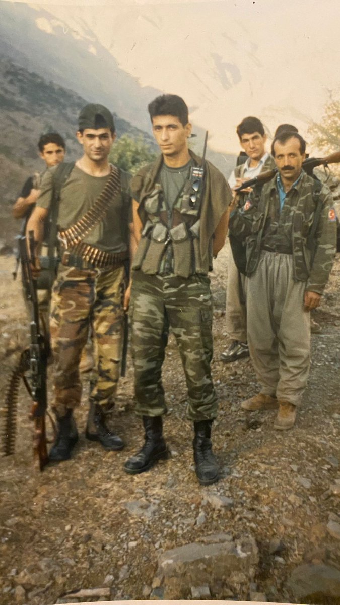 Durum tespiti ;
Onların tabiriyle anlatayım.
Eski Türkiye'de yani benim Türk Silahlı Kuvvetlerinde görev yaptığım dönemde Yüksek Askeri Şura da Fetöcü askerler atılırdı, yeni Türkiye'de Atatürkçü askerler ordudan atılıyor. Yeni Türkiye dedikleri tam olarak bu. Emeği geçenler