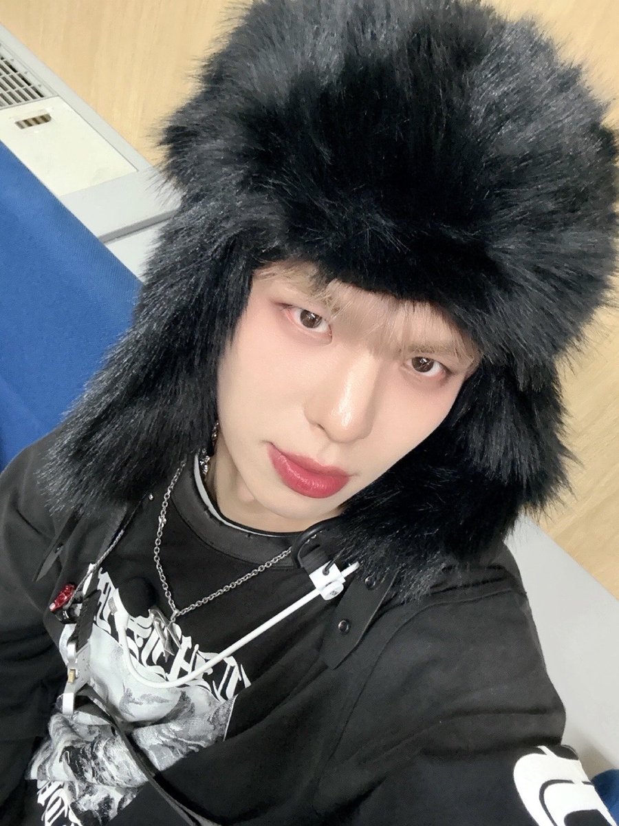 CIX_twt's tweet photo. 오늘은 모자 뽀인트🖤

#CIX #FIX #BX #이병곤 #병곤 #평픽사💙 https://t.co/ALwfAiuDwW