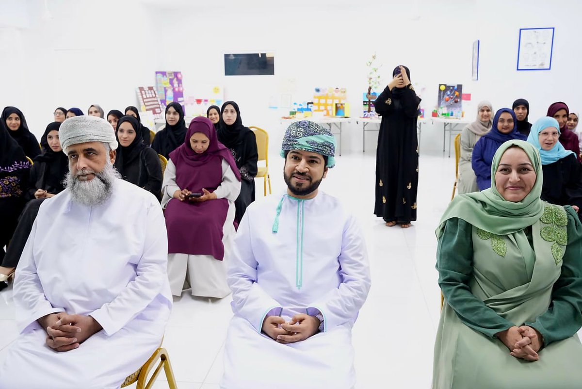 EduGovMct's tweet photo. 📸 |• #تعليمية_مسقط 
تحت رعاية أ.أيمن الناعبي المدير المساعد لدائرة المدارس الخاصة اختتمت دائرة المدارس الخاصة متمثلة في قسم التعليم المبكر برنامجًا تدريبيًا هدف إلى تطوير مهارات وخبرات معلمات التعليم المبكر (المساعدات)،  والذي استضافته مدرسة إدراك المستقبل الخاصة للتعليم المبكر (تعليم قرأن كريم ) بقطاع العامرات، مع وجود معرض مصاحب لإنجازات وأعمال المعلمات خلال فترة البرنامج.
⁧#فعاليات_تعليمية_مسقط⁩ 
⁧#مدارسنا_مستقبل_واعد⁩ 
⁧#تعلم_مستدام