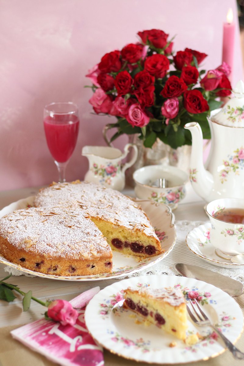 💝HERZKUCHEN FÜR DEN VALENTINSTAG 💝ORANGEN-MANDELKUCHEN MIT KIRSCHEN BACK... youtu.be/5rmSwtMWHRg?si… via <a href="/YouTube/">YouTube</a>