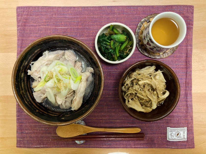 reimond18's tweet photo. 先週、今週のご飯など。

3枚目の写真はいつか行ってみたいラオスの料理、ゲーン・ノーマイ🇱🇦 筍が食べられていることに親近感。最後は年明けに知った喫茶・焙煎所。行き慣れていないところは、お一人様だとちょっとドギマギ。それも楽しめる大人になりたいところ… https://t.co/zKL2imdNho