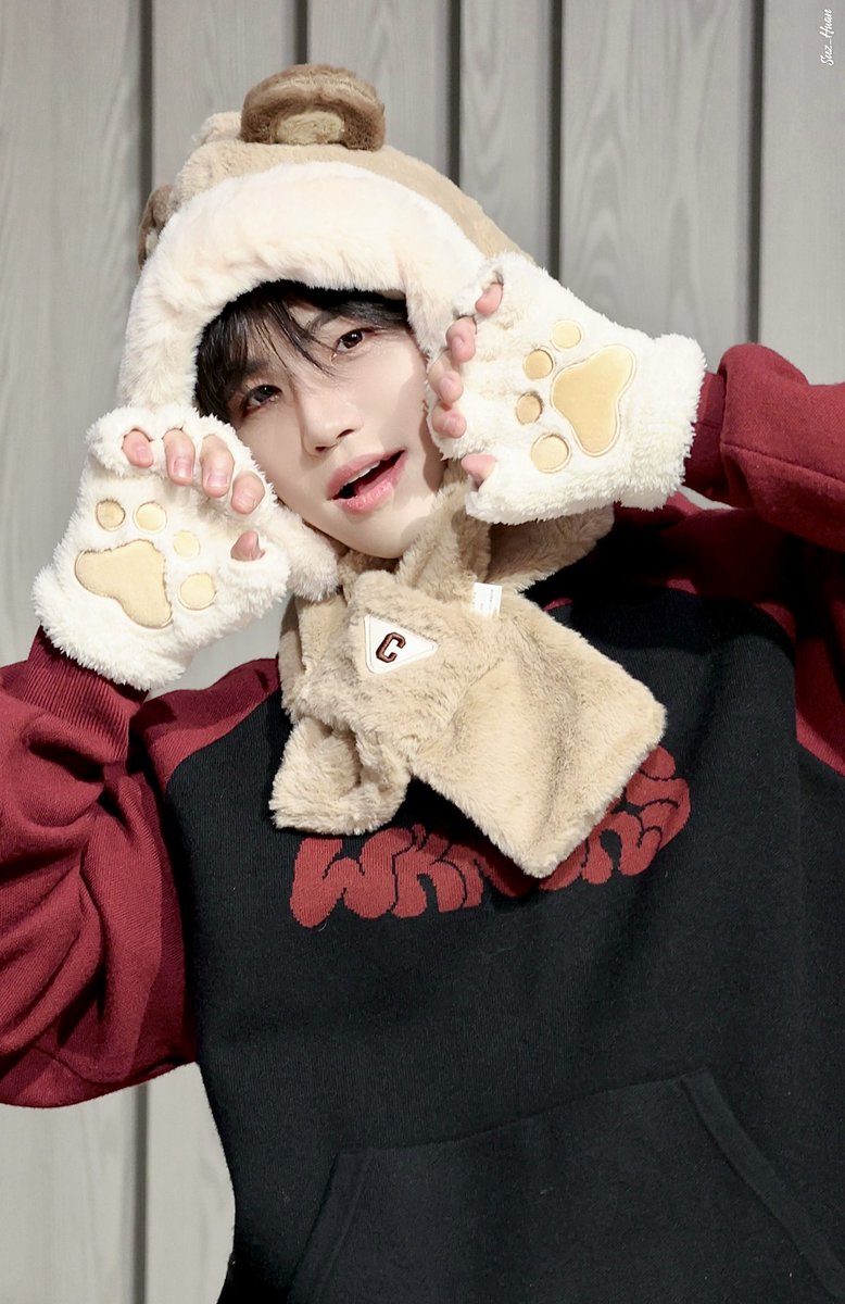 Suz_Hwan's tweet photo. 250202 프리뷰

#VANNER #배너
#이태환 #태환 #TAEHWAN https://t.co/C3tXN7Fm8b