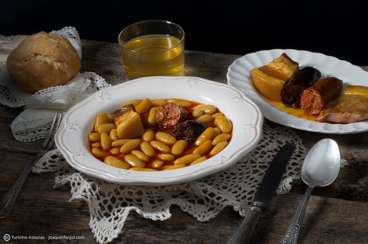 TurismoAsturias's tweet photo. ¿Con cuál de estos platos te quedarías hoy? 
1. Fabada
2. Pote de berzas
3. Pote de castañas
4. Pote de nabos

𝐀𝐬𝐭𝐮𝐫𝐢𝐚𝐬, 𝐂𝐨𝐜𝐢𝐧𝐚 𝐝𝐞 𝐏𝐚𝐢𝐬𝐚𝐣𝐞 https://t.co/3bS17qjjxW
