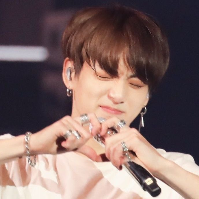 #아미트친소
K-고딩이랑 친구할 사람?
최애 포카만 모아서 딴 포카는 다 니 건데
친구하지않을래? 
선물하는 거 좋아해서 갈망도 바로 사주는데
너도 알티 누르면 받을 수 있어!