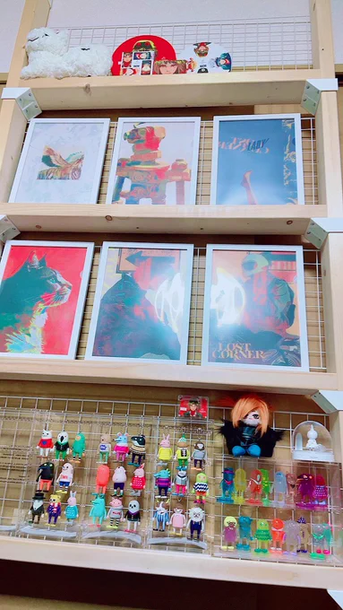 推し活棚(手作り)とポプソン米津さんぬい(手作り) 