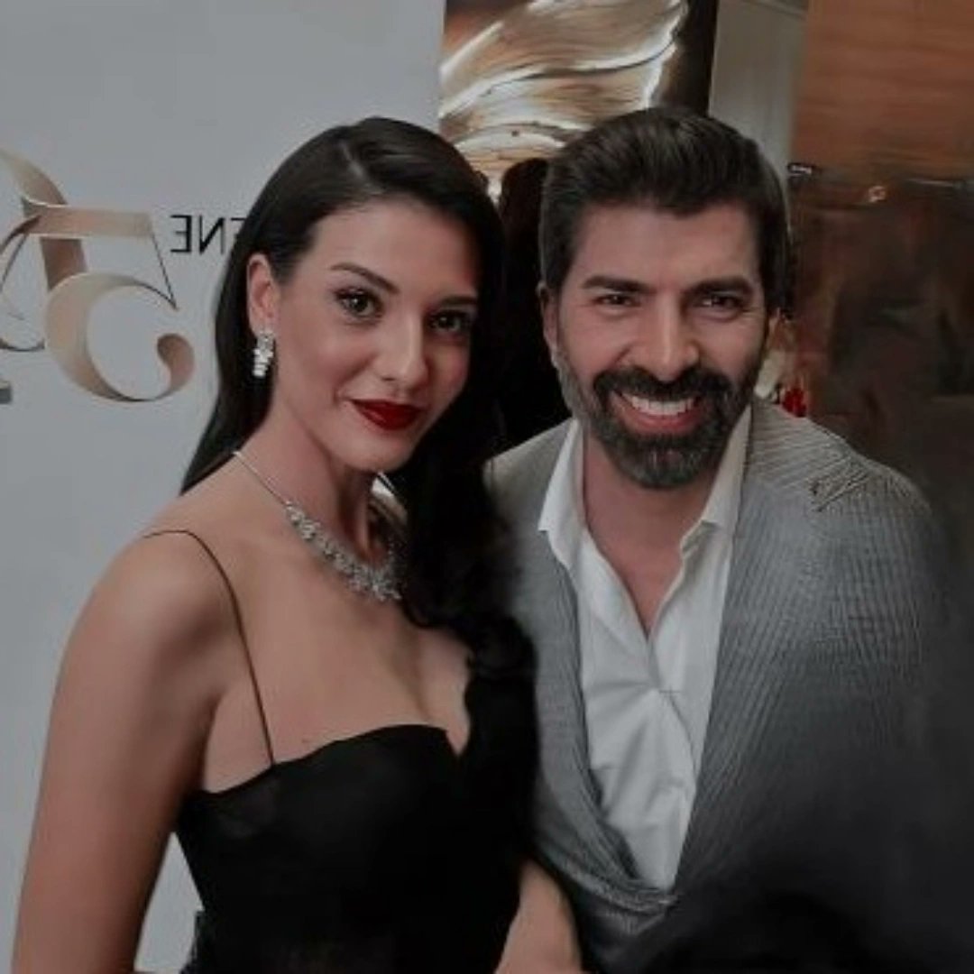 Hakan Bey hayranları tarafından sevilen ve geniş hayran kitlesine sahip Esaret dizisi başrol oyuncuları Mahassine Merabet ve Cenk Torun ile röportaj yapmanızı çok istiyoruz 
lütfen bizi kırmayın 🤍
<a href="/MahassineMrbt/">Mahassine Merabet</a> <a href="/CenkTorun/">Cenk Torun</a> <a href="/hakangence/">hakan gence</a> <a href="/Hurriyet/">Hürriyet.com.tr</a> <a href="/tumayozokur/">Tümay Özokur</a>