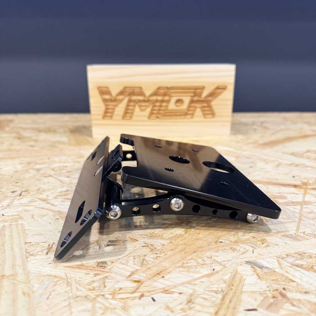 YMCK_Component's tweet photo. 【本日より販売開始です】  
CNCライセンスプレートホルダー XSR900【2016～2021】
 本日より販売開始となります😃
ショールームでの部品展示・販売、装着車両の展示も行っております。

【ご注文URL】
https://t.co/tTD4JDTw4z

#Yamaha 
#xsr900
#YMCK
#ymckcomponent
#削り出し
#cnc https://t.co/Gsexchn0gK