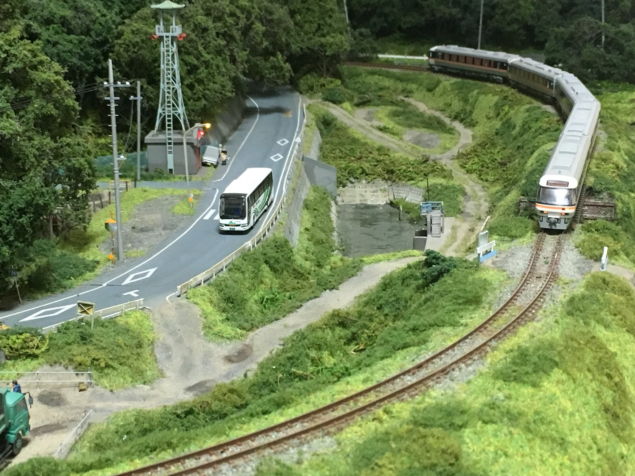 Zゲージ こだま 0系新幹線 鉄道模型 電車 送料無料 1/220