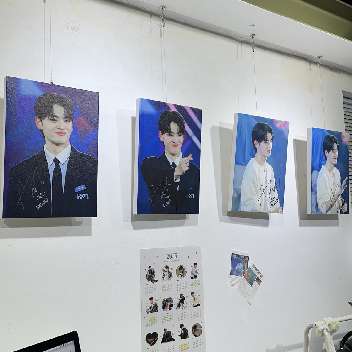 Belt_JW's tweet photo. ▪️ 해시태그와 함께 카페 방문 후기를 남겨주시면
추첨을 통해 준원이의 싸인 액자를 랜덤으로 보내드립니다:)
(국내주소한정)

#青春紀錄
#마침표가_아닌_출발선에서
#준원이와_함께할게
#안준원 https://t.co/3XIg5mKOaE