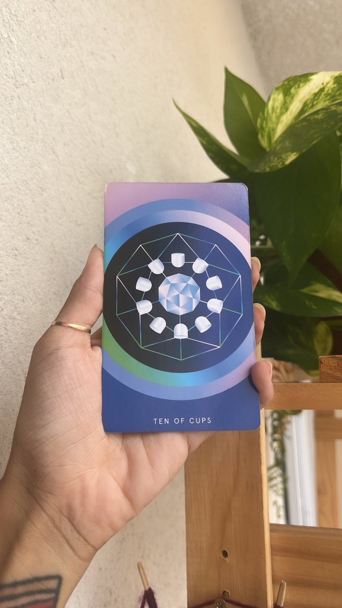 tarotdamaria's tweet photo. ♒︎ aquário

 ✹ fevereiro ✹

mês maravilhoso. No amor, muito romance e carinho. Para os solteiros, pode chegar alguém interessante. No trabalho, reconhecimento, elogios, possível aumento. Para os que procuram um emprego, podem achar. Tudo vai estar correndo perfeitamente bem, vai ser um mês gostosíssimo de viver.