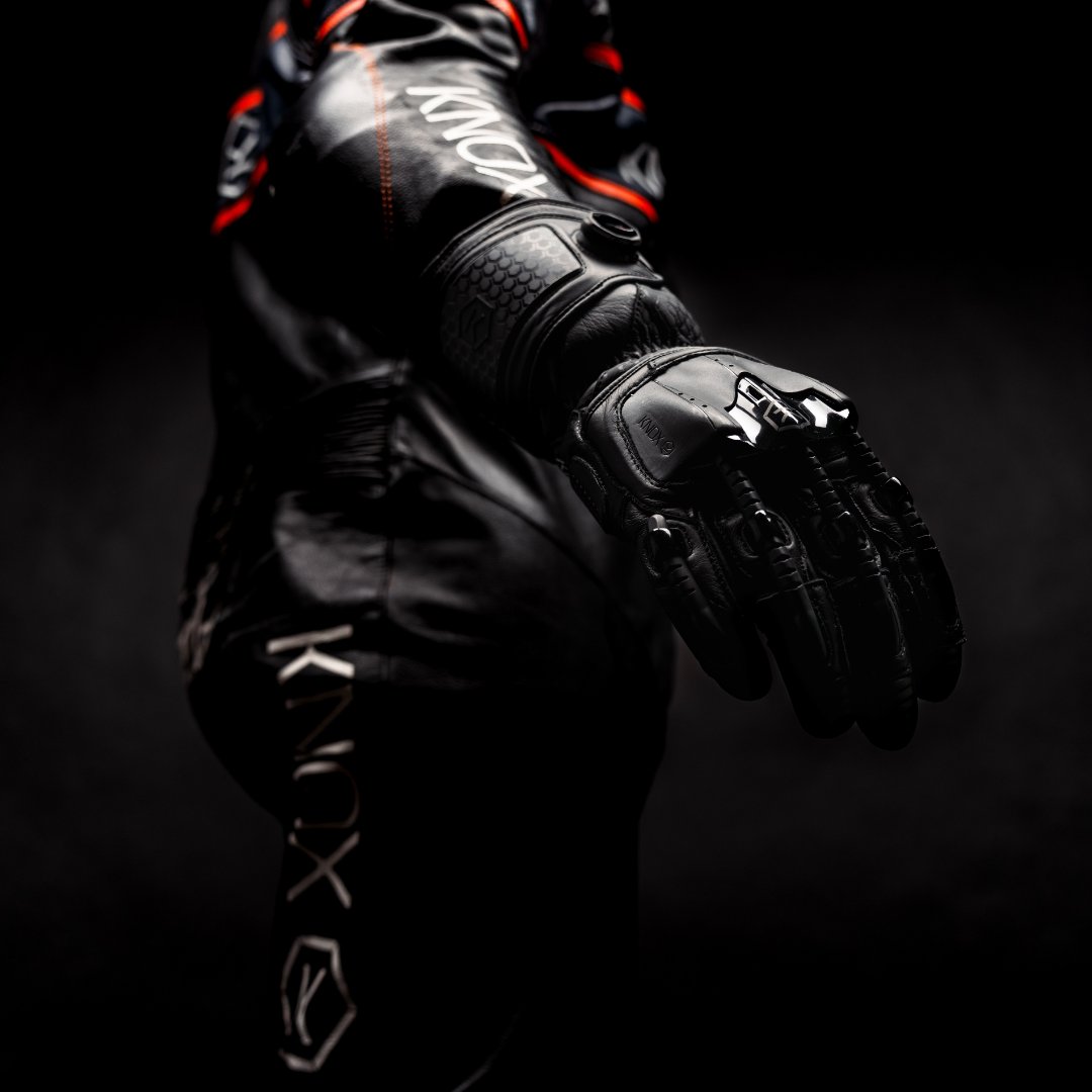 js_accessories's tweet image. 🛡️ Knox Handroid Mk5 POD – Protection meets precision!

CE-certified with Knox SPS, exoskeleton spines &amp;amp; Micro-Lock impact tech. Crafted from ethically sourced kangaroo leather, featuring a BOA wrist closure &amp;amp; touchscreen compatibility.

#KnoxArmour #MotorcycleGloves
