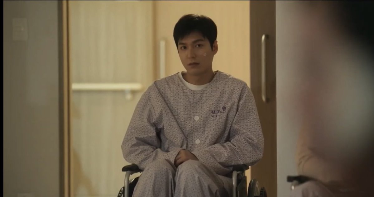 Poor Ryong. What are his feelings at this moment? What kind of feelings are tormenting his heart? #whenthestarsgossip #leeminho #별들에게물어봐