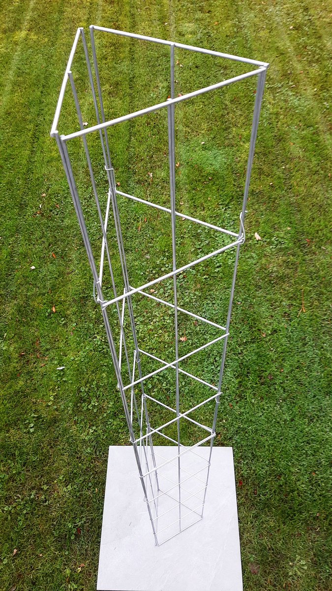 Easy Plant Pillar climbing plant racks. Vertical gardening with vegetables, fruit and support for other plants, more than 40 models. The Wire Racks do not rust and are extendable.
easyplantpillar.nl