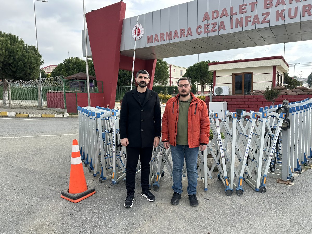 Baro Başkanımız Av. Ahmet Duyan, Yönetim Kurulu Üyemiz Av. Civan Ortaç Silivri Cezaevinde, tutuklu bulunan meslektaşlarımız Av. Fırat Epözdemir ve Av. Bedirhan Sarsılmazı ziyaret etmişerdir. Mardin Barosu, bu zorlu süreçte, kendileri ile destek ve dayanışma içerisinde olacaktır.