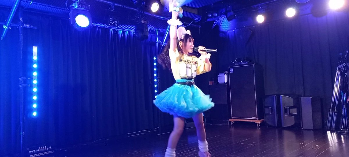 QtoR19XX0308's tweet photo. #行動履歴
姫と姉さんの出演する #Ticktik 10周年ライブの1部への観覧へ!
撮影するには右奥が良かったけど場所取れなくて左手へ(結果的には良かったけど···)
#園田有由美
#ひぜんりさ
#Niimo https://t.co/EOd2VnVguT