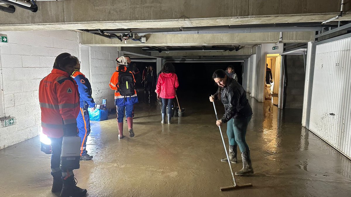 🤝 | #Solidarites

🧹 Ce samedi matin, les bénévoles de la Protection Civile étaient engagés à Rennes auprès des sinistrés des inondations afin de mener une action de solidarité et d’entraide à <a href="/metropolerennes/">Rennes Ville et Métropole</a>