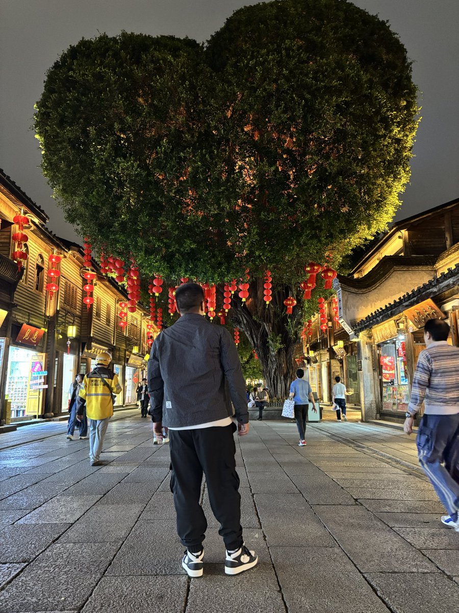 操你妈的。心情糟糕的一天，从早上到下午，一整天都是。