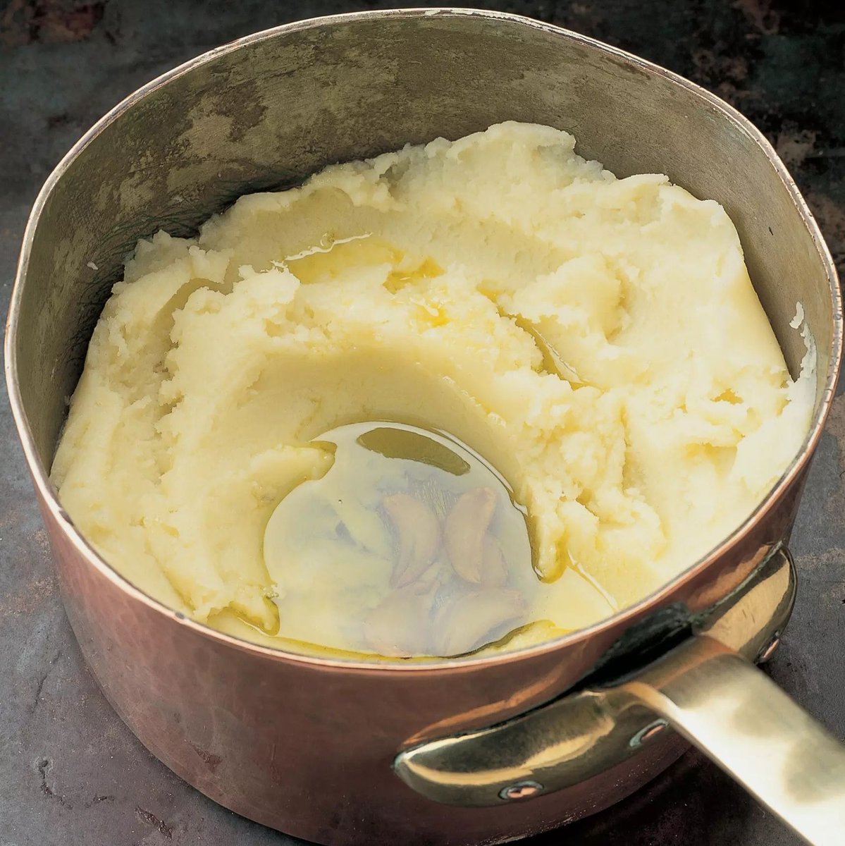 DeliaOnline's tweet image. Recipe of the Day: Mashed Potato with Garlic-infused Olive Oil. Find the recipe here: deliaonline.com/recipes/collec…

#recipeoftheday #mashedpotatoes #vegetables #weekendcooking #oliveoil