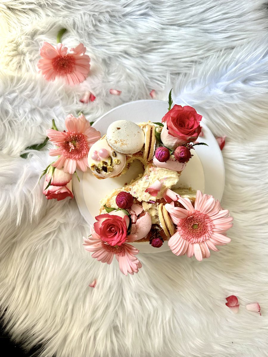 thyself_blooms's tweet photo. Cheers to 2 years of growth, creativity, and making a difference! 🥂🌸 

What an incredible journey it has been—Thank you for believing in us, for growing with us, and for being part of the Thyself Blooms story. 

🎀@Karabo_kem https://t.co/7grfZoQhr3