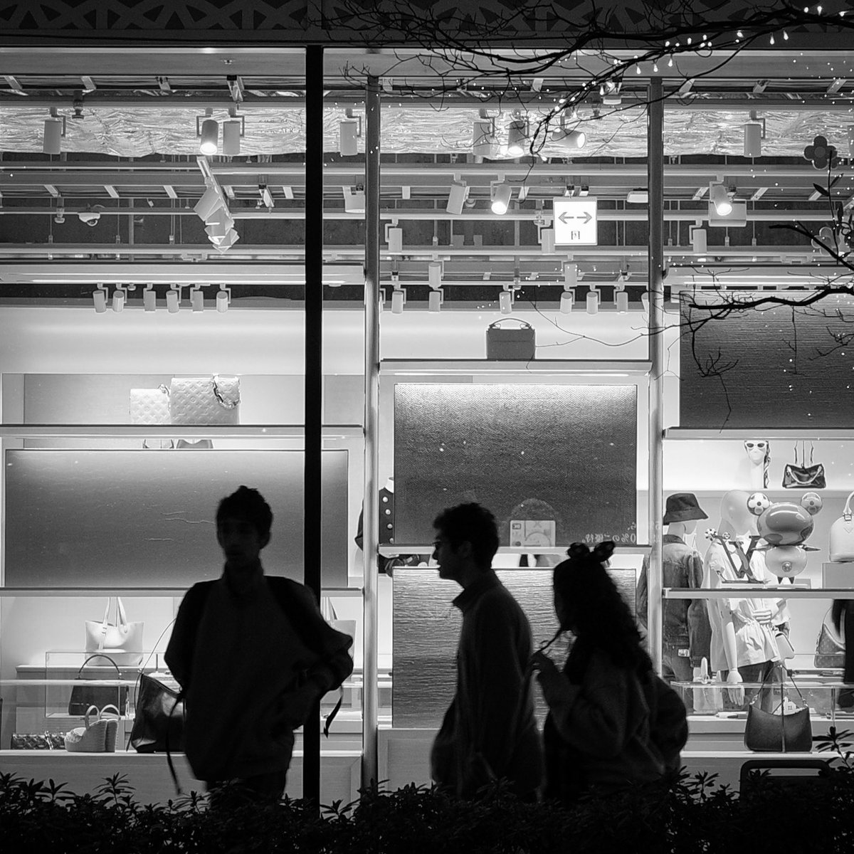 naotake_speaks's tweet image. #ショーウィンドウ #displaywindow #東京 #tokyo #streetphotography #bnw #bw #Monochrome #grsnaps
#gr_meet_japan
#shootgr #ricohgr3x #gr3x