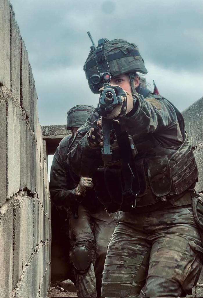 FUTER_ET's tweet photo. El #RIGarellano45 ha completado un ejercicio Alfa, en el CMT Alijares #Toledo, donde ha puesto en práctica acciones ofensivas de combate generalizado, donde la clave sigue siendo el combatiente de Infantería.
#ACINF
#BrigadaGuzmanelBuenoX
#40AniversarioBRIX
#Sedfuertesenlaguerra https://t.co/VyCgjnYCXK