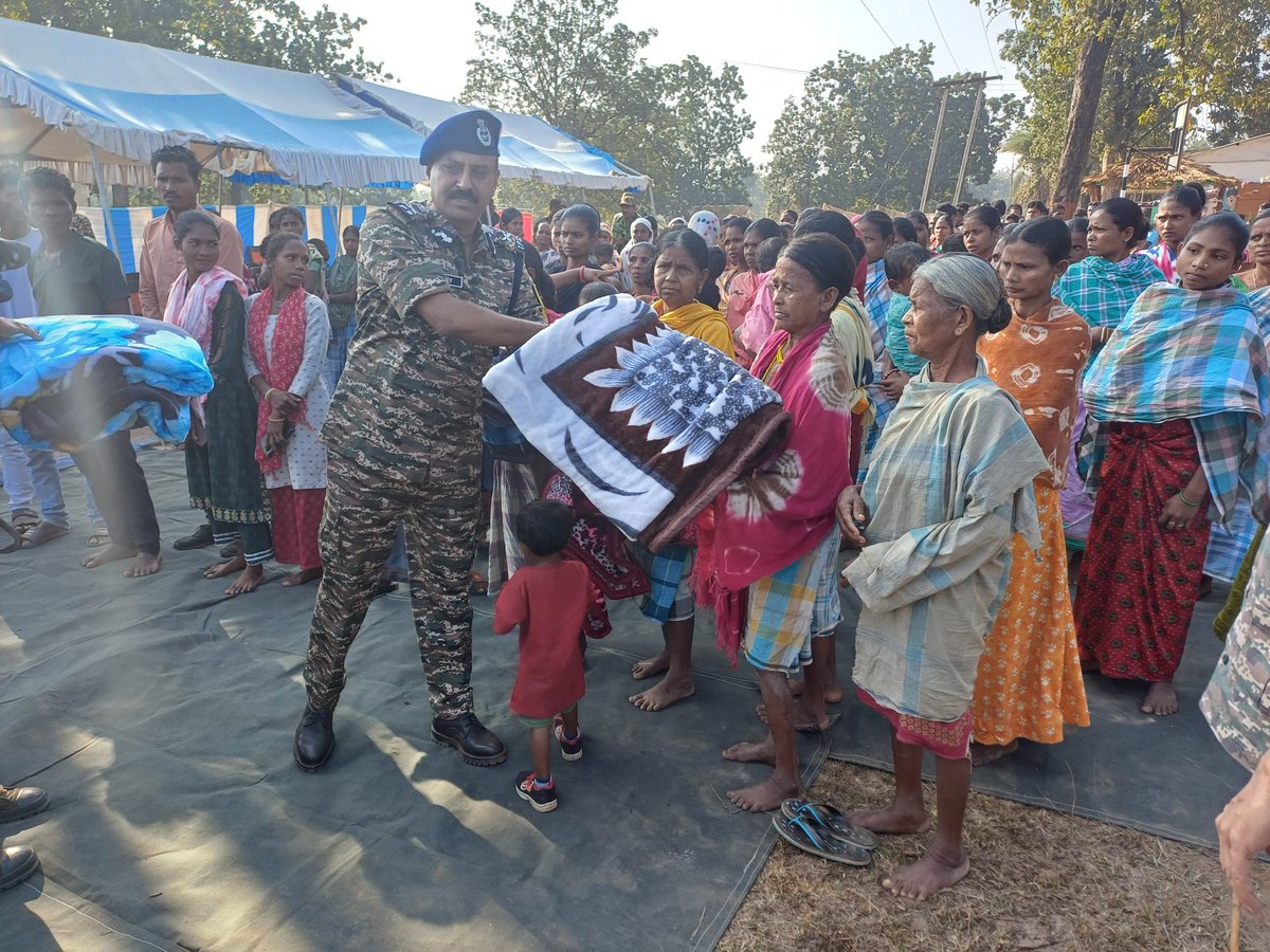 crpfindia's tweet photo. Bridging Bonds, Understanding Challenges !

DG #CRPF @gpsinghips interacted with villagers at Tekalguriam, inquiring about their well-being and distributing essentials as a gesture of support. He then undertook an on-foot route march to Silger camp, gaining firsthand insights into the challenges of the Naxal-affected region.

#NationFirst