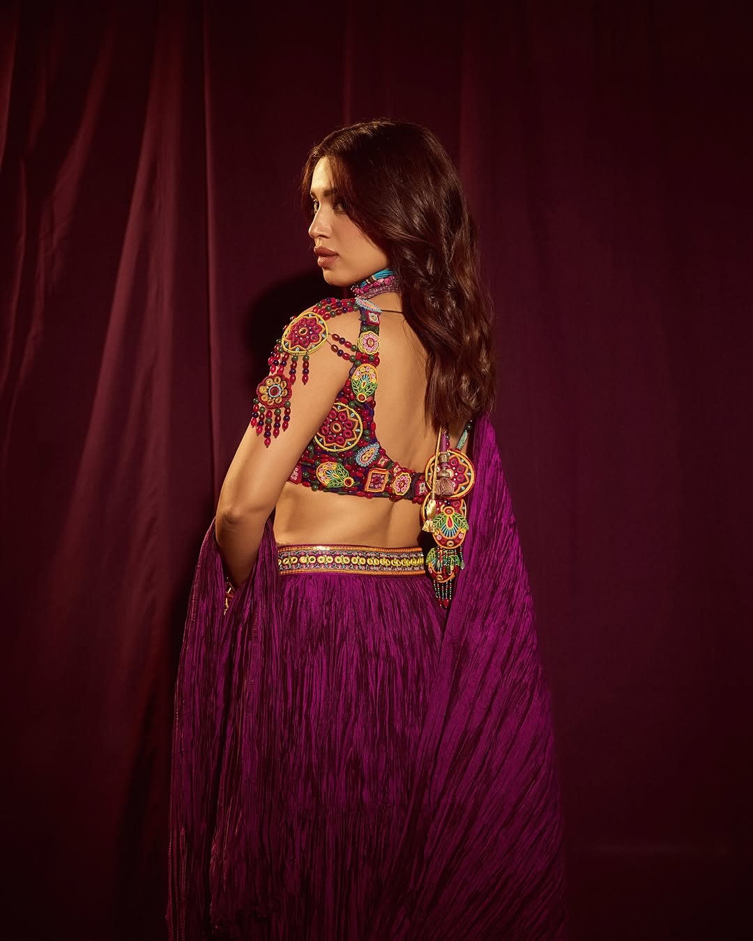 GixmMzLWAAAzTn0?format=jpg&name=large