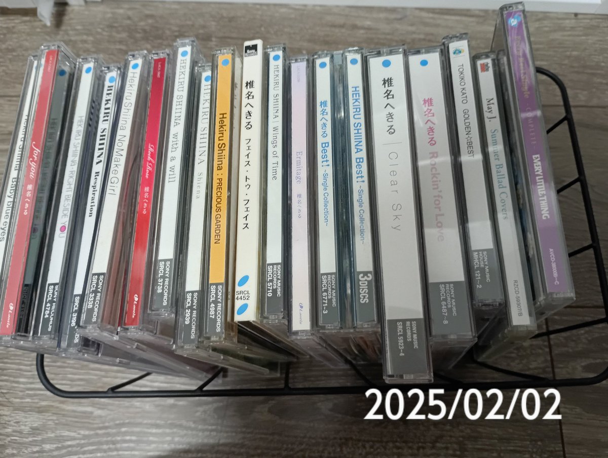 yukarinnui's tweet photo. 今日は、元旦那さんがいらなくなったCD、椎名へきるさんのアルバムを大量に頂いたので、今日から、椎名へきるファンになることにしました！！！

多分、素敵なファンになります！

#椎名へきる https://t.co/xeMllWtYrV