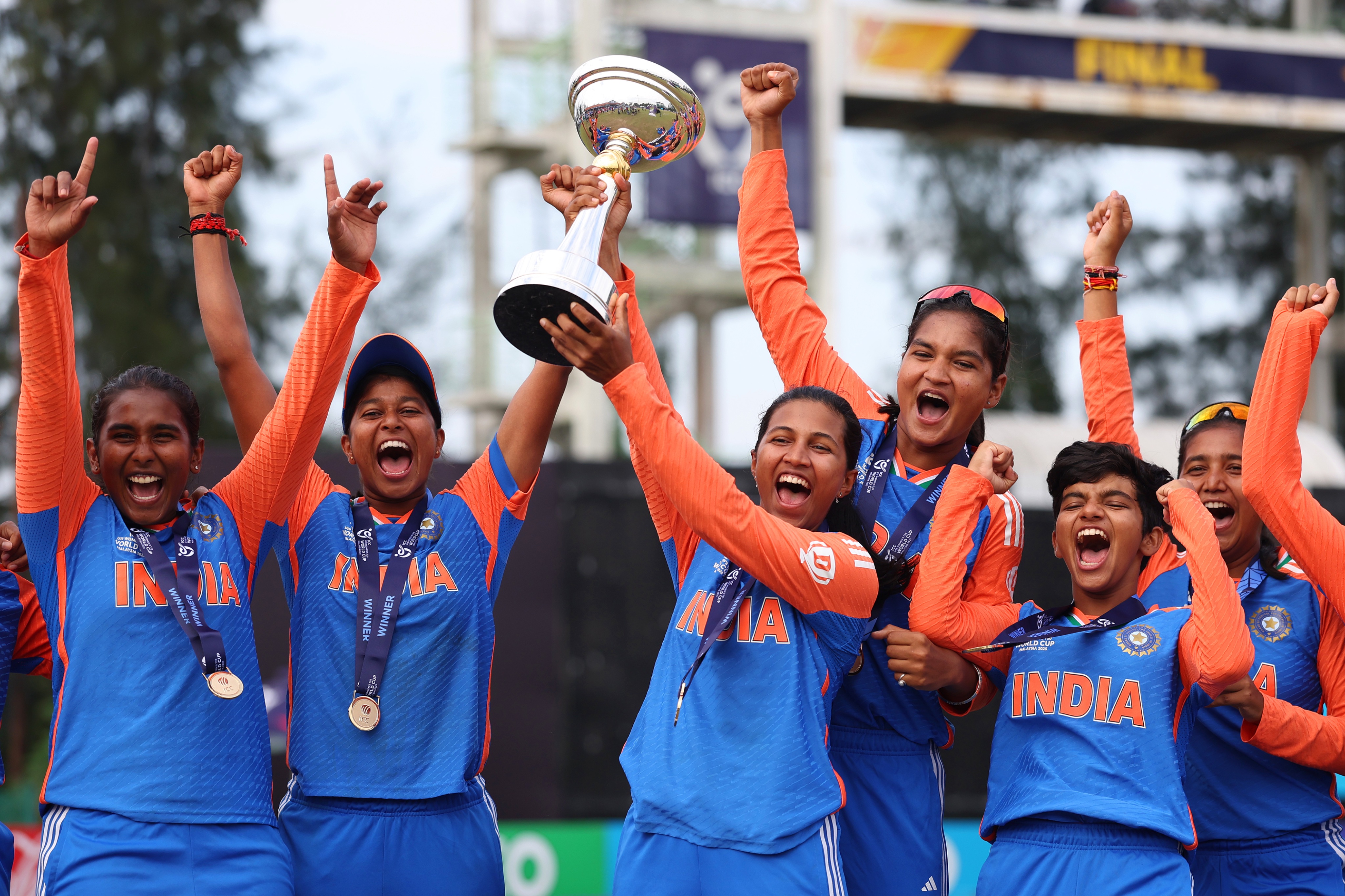 भारत लगातार दूसरी बार बना अंडर-19 विमेंस वर्ल्ड कप चैंपियन, साउथ अफ्रीका को नौ विकेट से हराया