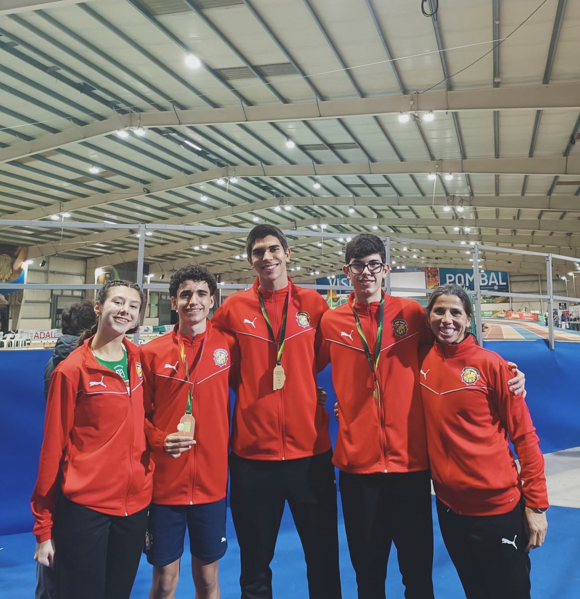 MaritimoMadeira's tweet photo. Os nossos campeões nacionais 👏🙌🟢🔴
Parabéns pelas conquistas 💪
#CSMaritimo #ModalidadesCSM #AtletismoCSM https://t.co/l24puHCyDe