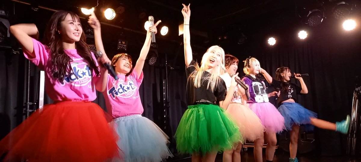 QtoR19XX0308's tweet photo. #行動履歴
姫と姉さんの出演する #Ticktik 10周年ライブの1部への観覧へ!
撮影するには右奥が良かったけど場所取れなくて左手へ(結果的には良かったけど···)
#園田有由美
#ひぜんりさ
#Niimo https://t.co/EOd2VnVguT