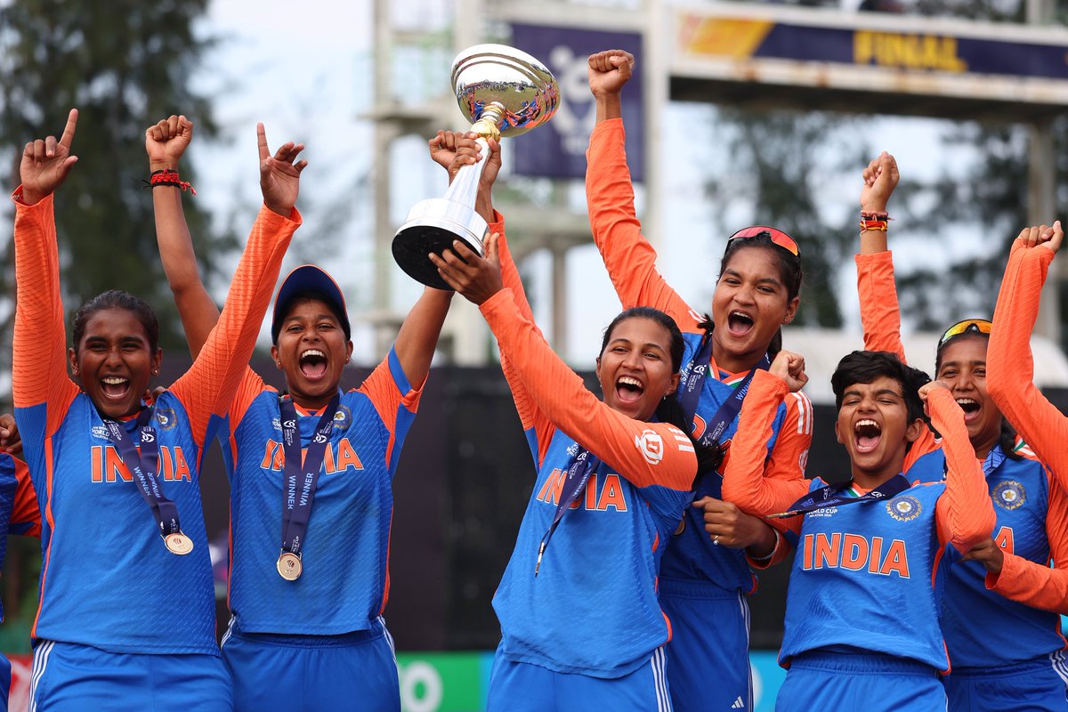 ICC's tweet photo. 2023 🏆 2025🏆

𝐁𝐀𝐂𝐊-𝐓𝐎-𝐁𝐀𝐂𝐊  𝐰𝐢𝐧𝐬 𝐟𝐨𝐫 𝐈𝐧𝐝𝐢𝐚😍

#U19WorldCup https://t.co/jOR3bzk1p7