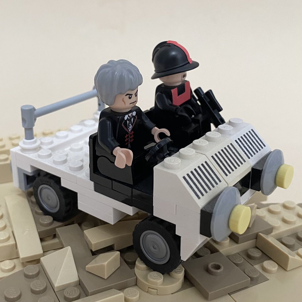 Under suspicion, the #3rdDoctor somehow contrives to take over the driving duties from Caldwell in #DoctorWho tale Colony in Space.

#legodoctorwho #thirddoctor #legomoc #drwho #doctorwholego #BBC