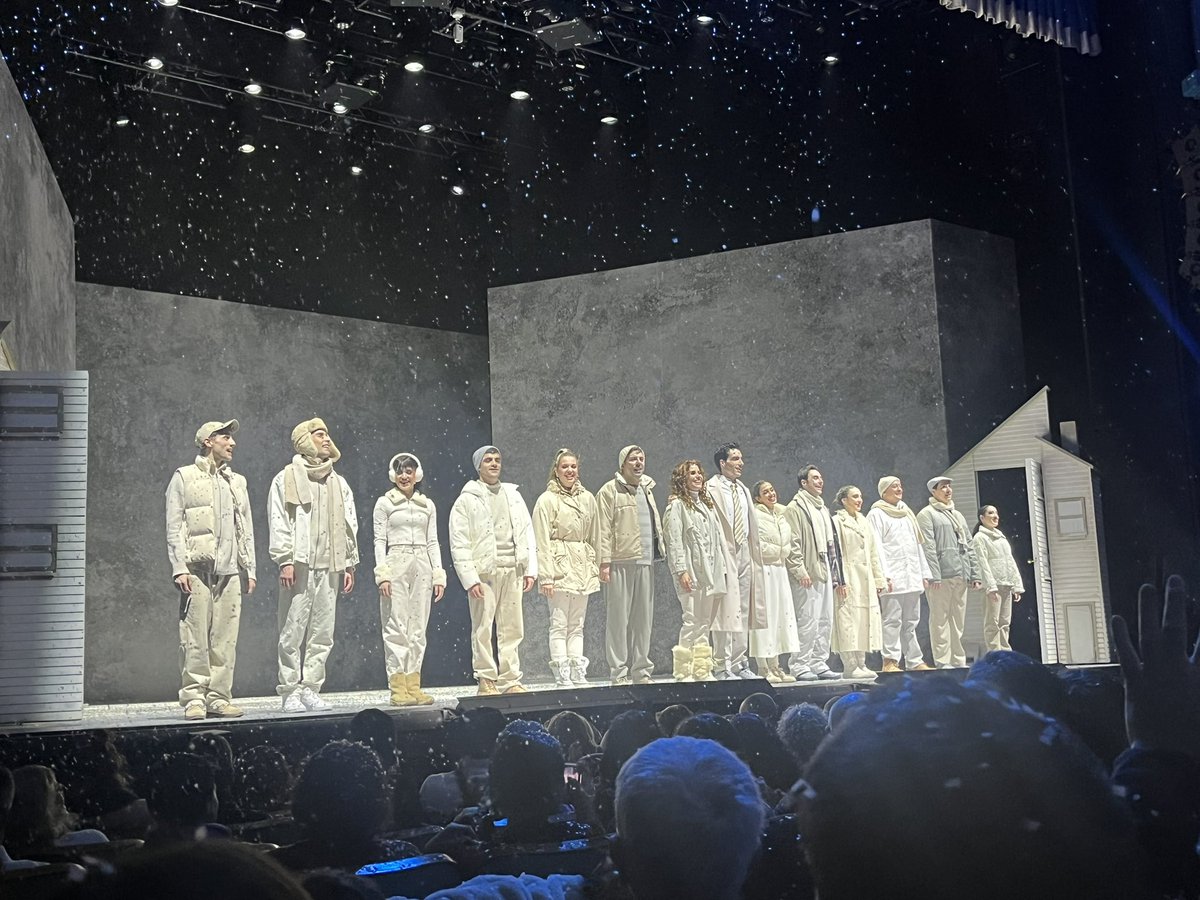 Monts Llussà-Masdéu (@montsllussa) on Twitter photo Avui 2 de febrer és el dia per anar a veure <a href="/dialamarmota/">eldiadelamarmota_elmusical</a> al Teatre Coliseum!!!
Aneu-hi abrigats que hi haurà tempesta de neu 🌧️ 😉<a href="/jordisellas/">Jordi Sellas i Ferrés</a> Avui 2 de febrer és el dia per anar a veure <a href="/dialamarmota/">eldiadelamarmota_elmusical</a> al Teatre Coliseum!!!
Aneu-hi abrigats que hi haurà tempesta de neu 🌧️ 😉<a href="/jordisellas/">Jordi Sellas i Ferrés</a>